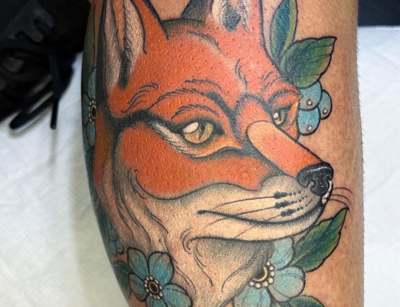 tattoosbythai:traditional-neotraditional-neotrad-bold-lines-color-portrait- fox-fennec-animal-jewels-flowers-floral-chrysanthemum-sun-leaves